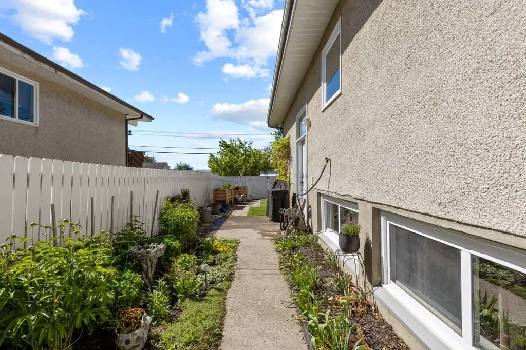 1141 Ninga Road NW Calgary AB T2K2P2