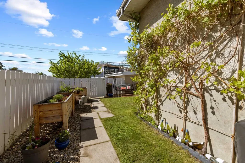 1141 Ninga Road NW Calgary AB T2K2P2
