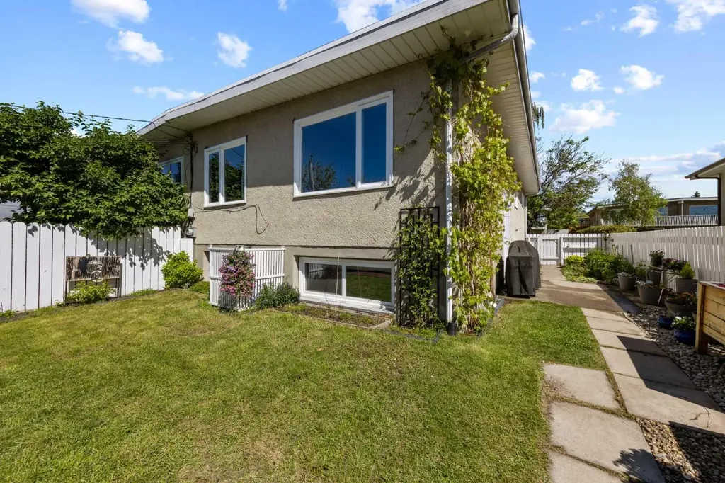 1141 Ninga Road NW Calgary AB T2K2P2