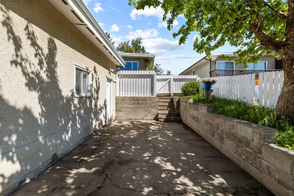 1141 Ninga Road NW Calgary AB T2K2P2