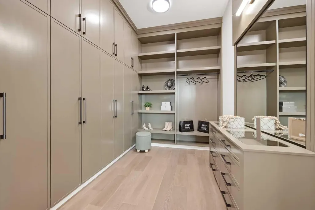 43 Lake Wapta Rise SE Calgary AB T2J 2N1