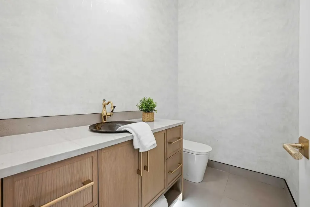 43 Lake Wapta Rise SE Calgary AB T2J 2N1