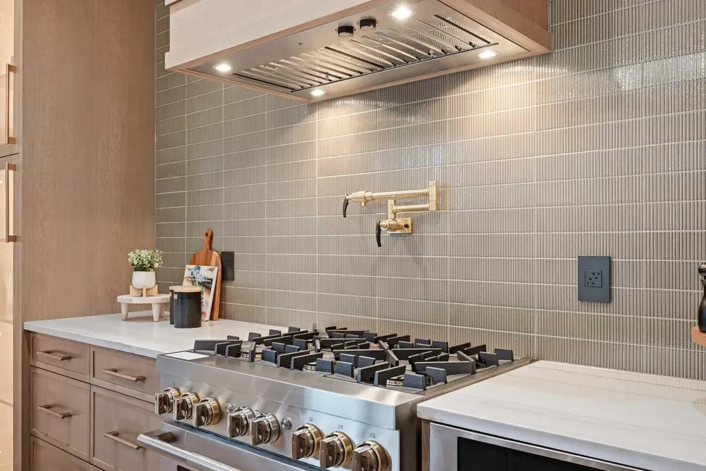 43 Lake Wapta Rise SE Calgary AB T2J 2N1