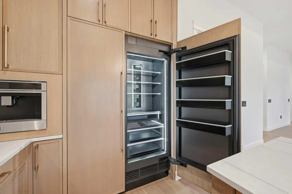 43 Lake Wapta Rise SE Calgary AB T2J 2N1
