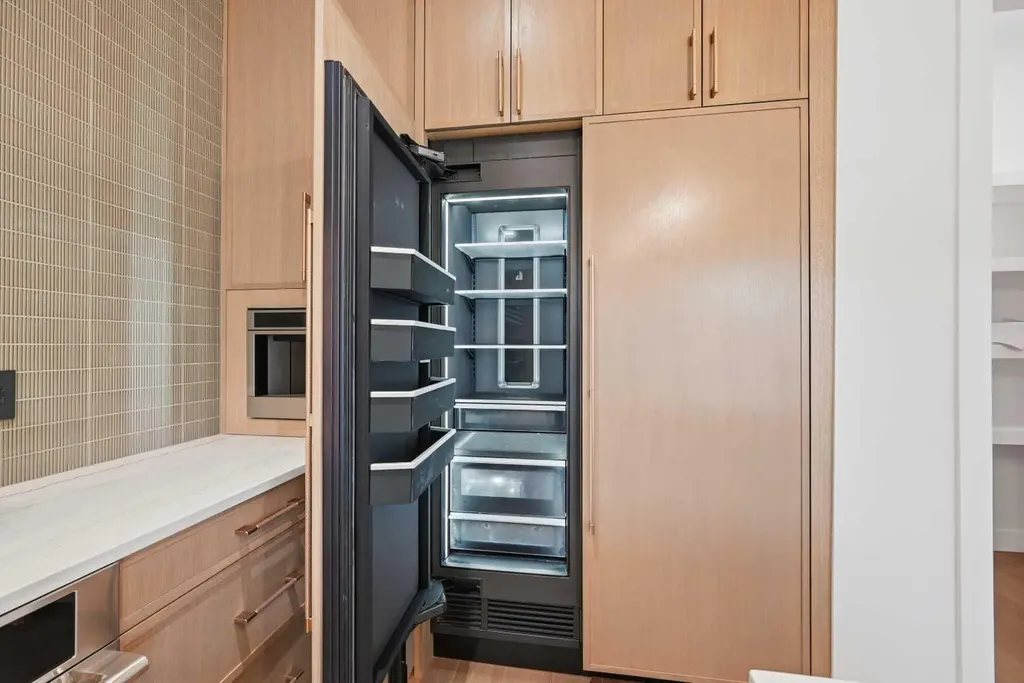 43 Lake Wapta Rise SE Calgary AB T2J 2N1