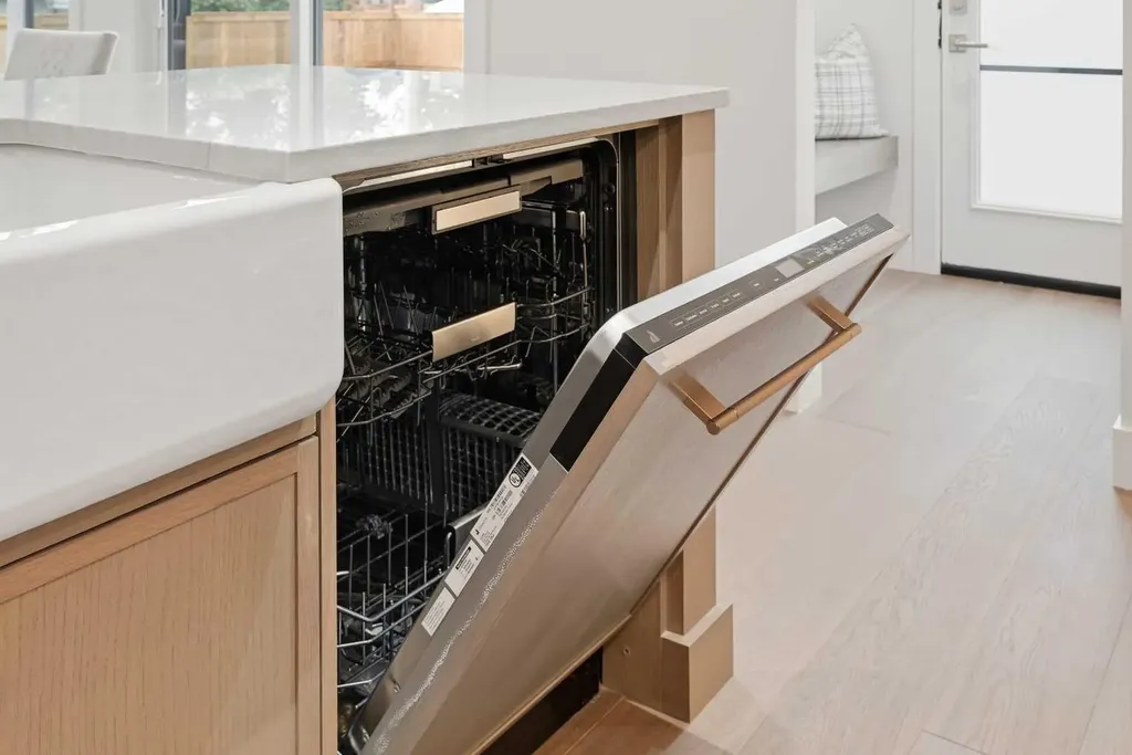 43 Lake Wapta Rise SE Calgary AB T2J 2N1