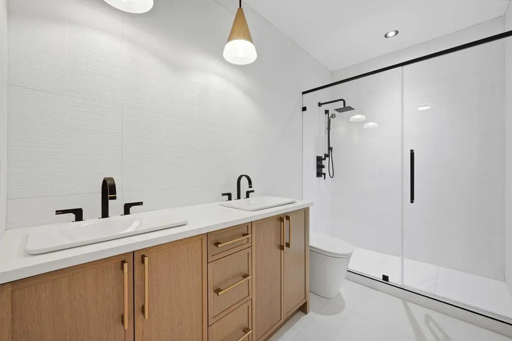 43 Lake Wapta Rise SE Calgary AB T2J 2N1