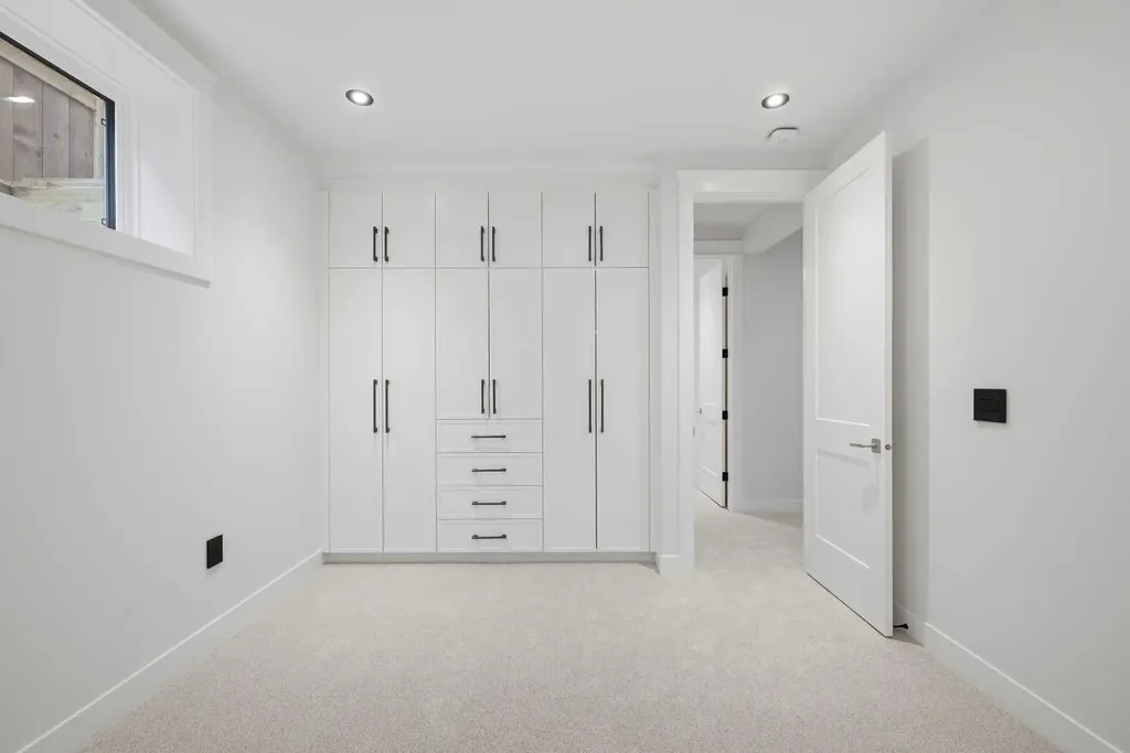 43 Lake Wapta Rise SE Calgary AB T2J 2N1