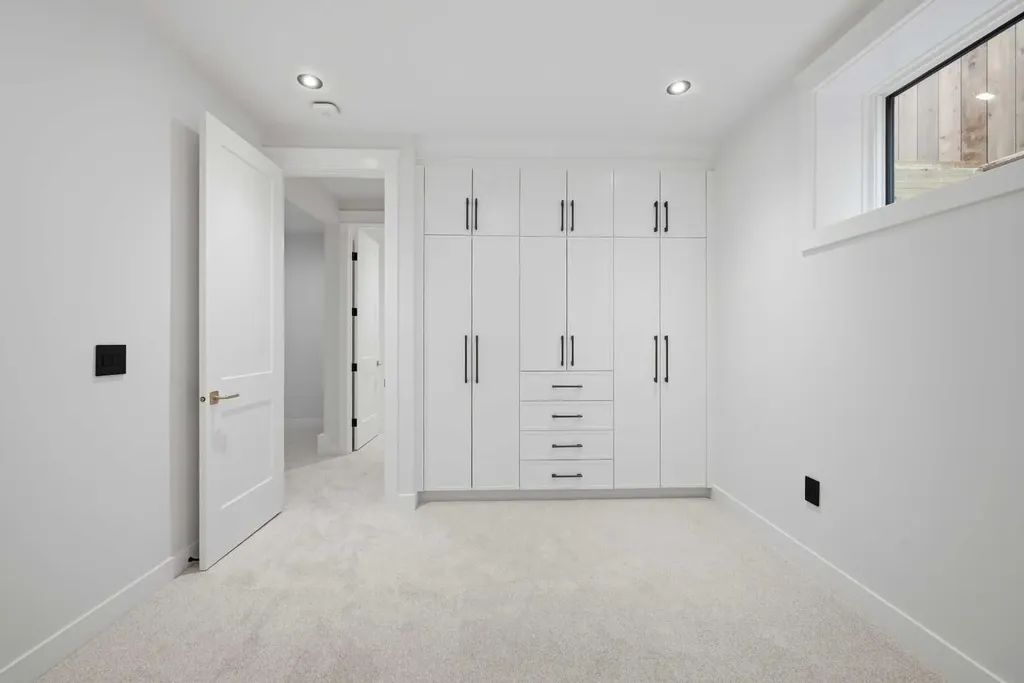 43 Lake Wapta Rise SE Calgary AB T2J 2N1