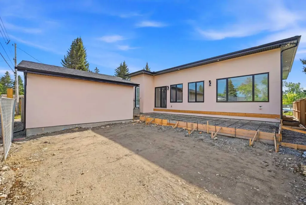 43 Lake Wapta Rise SE Calgary AB T2J 2N1