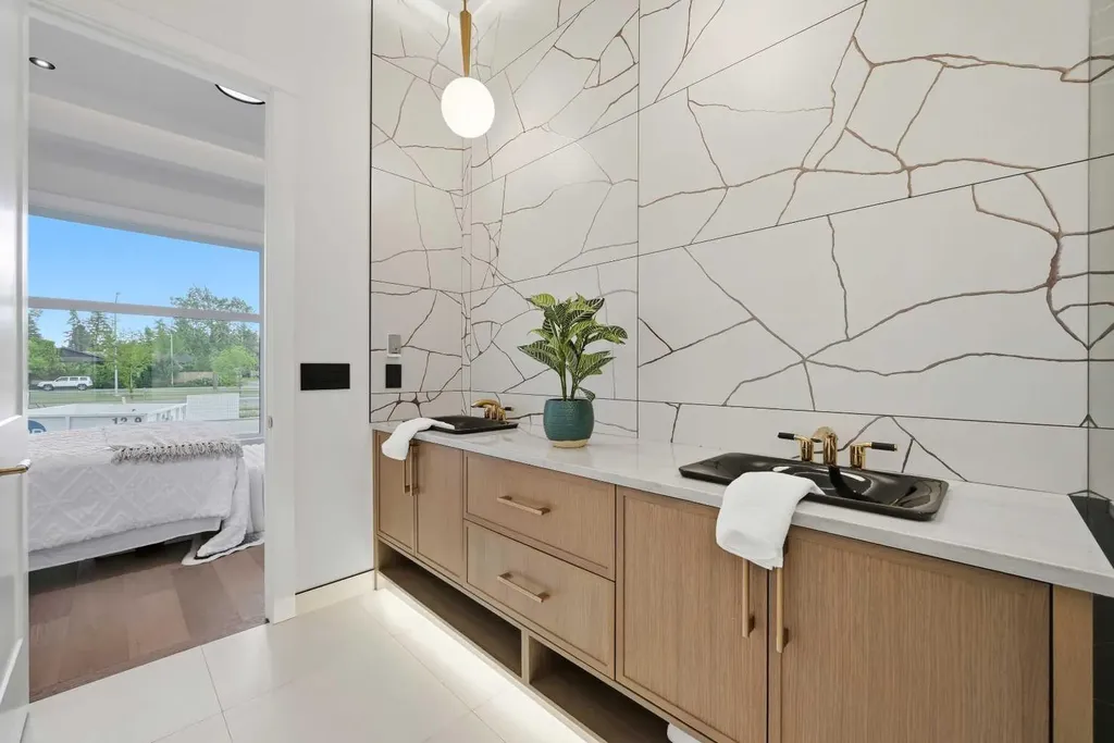 43 Lake Wapta Rise SE Calgary AB T2J 2N1