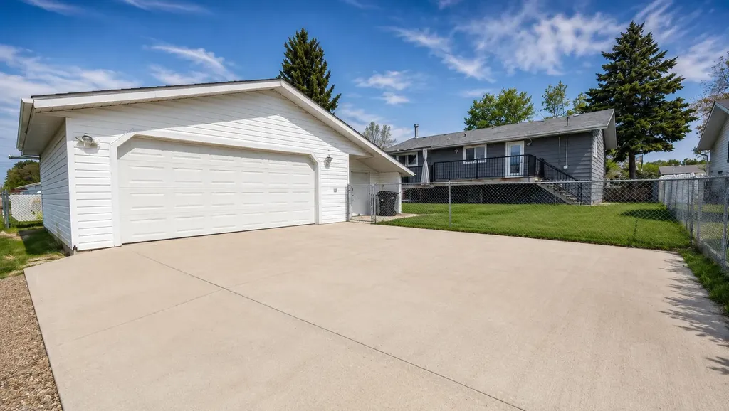 5419 51 Street Camrose AB T4V 3C5