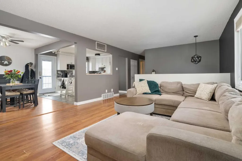 5419 51 Street Camrose AB T4V 3C5