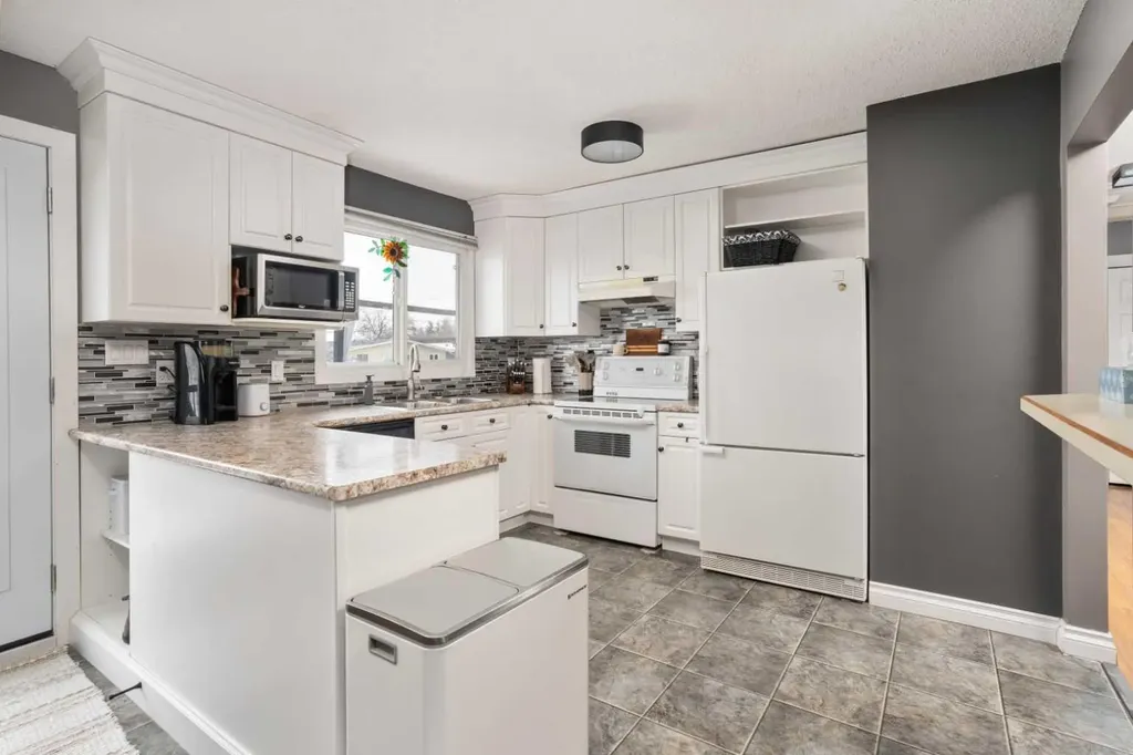 5419 51 Street Camrose AB T4V 3C5