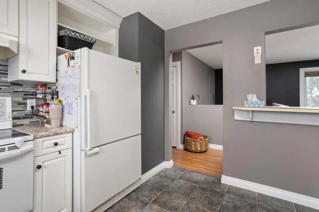 5419 51 Street Camrose AB T4V 3C5
