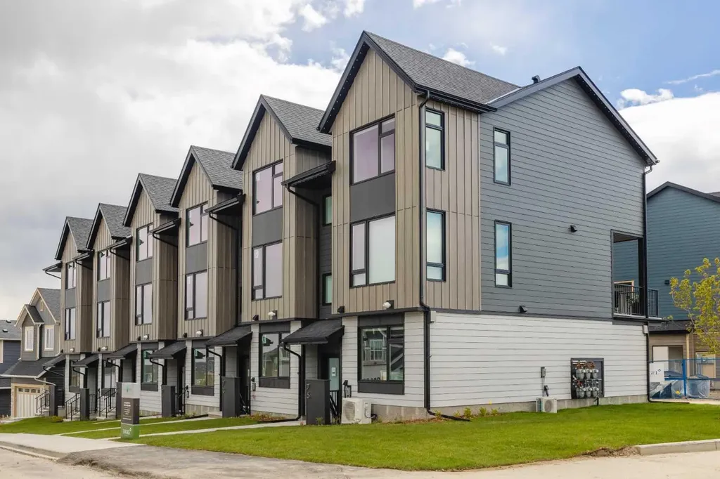 199 Sage Hill Heights NW Calgary AB T3R 2M8
