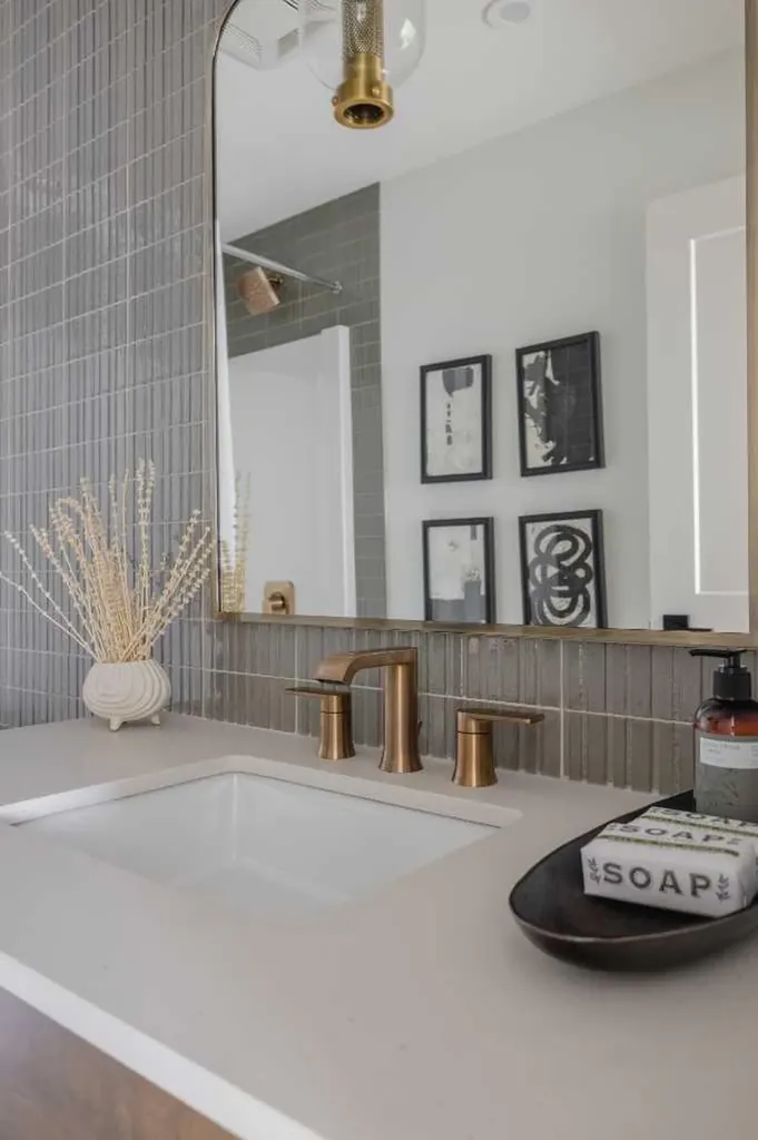 199 Sage Hill Heights NW Calgary AB T3R 2M8