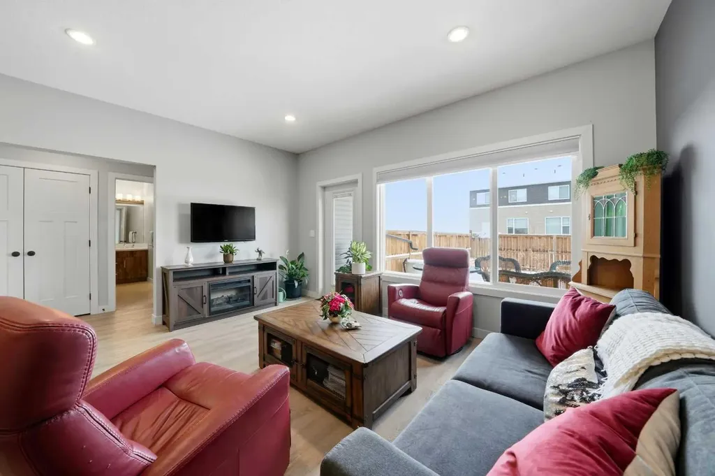 58 Valmont Street Blackfalds AB T4M 0L2