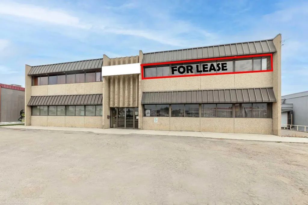 Top Floor 5720 44 Street Lloydminster AB T9V 0B6