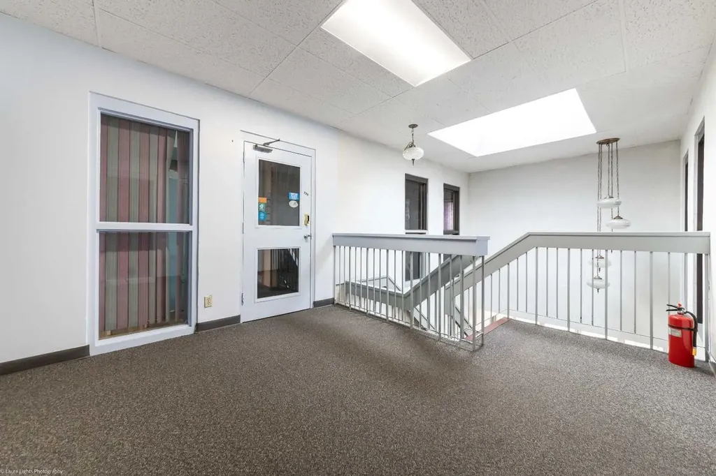 Top Floor 5720 44 Street Lloydminster AB T9V 0B6
