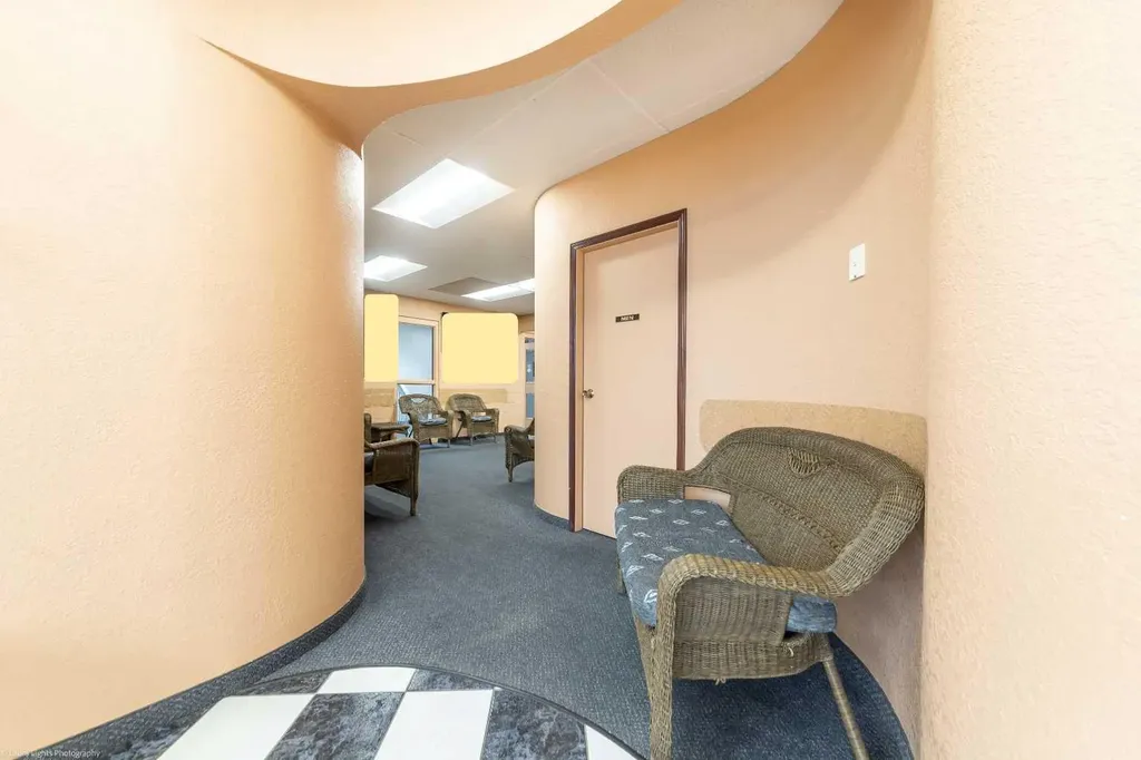 Top Floor 5720 44 Street Lloydminster AB T9V 0B6