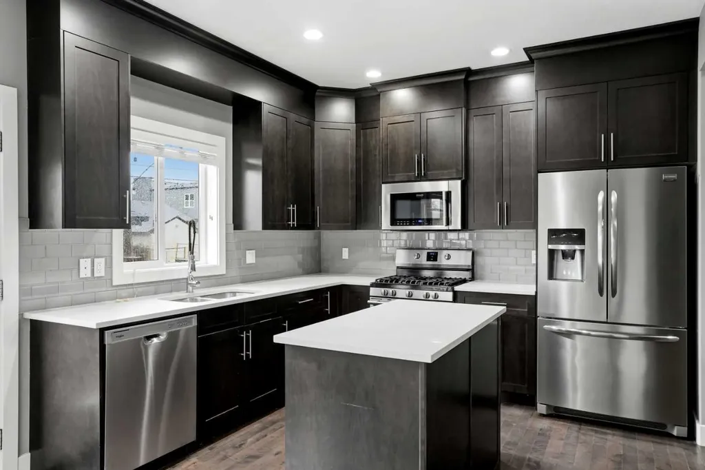 112 23 Avenue NE Calgary AB T2E 1V5