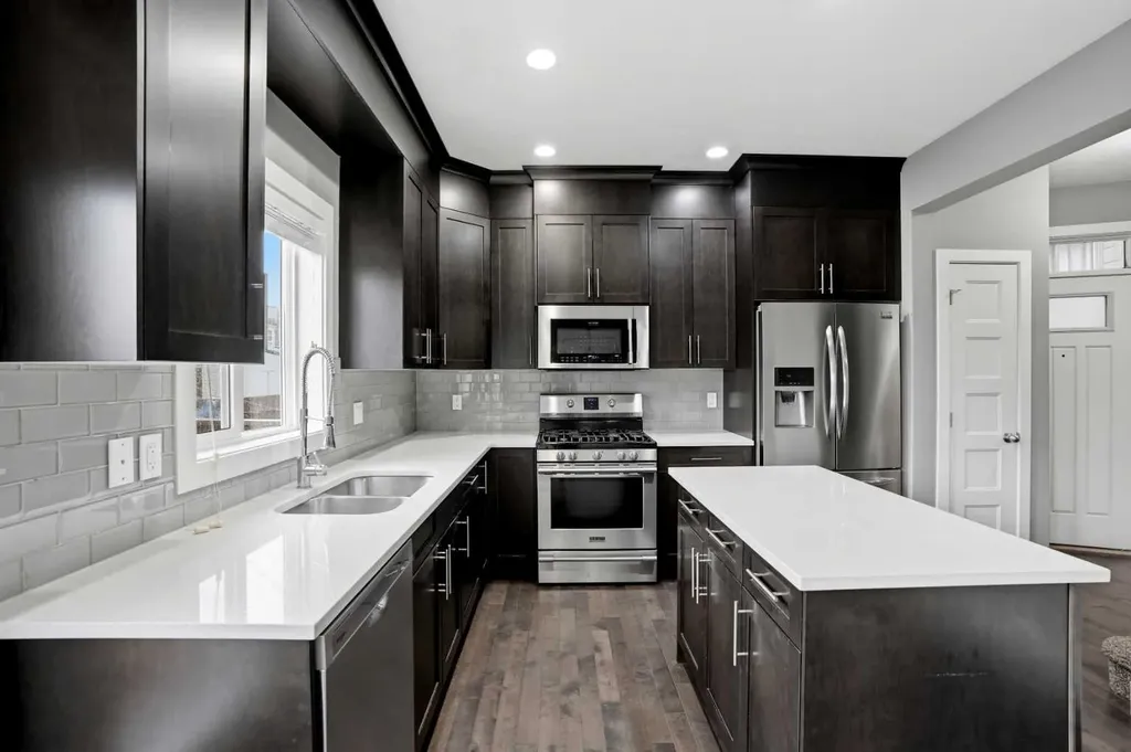 112 23 Avenue NE Calgary AB T2E 1V5