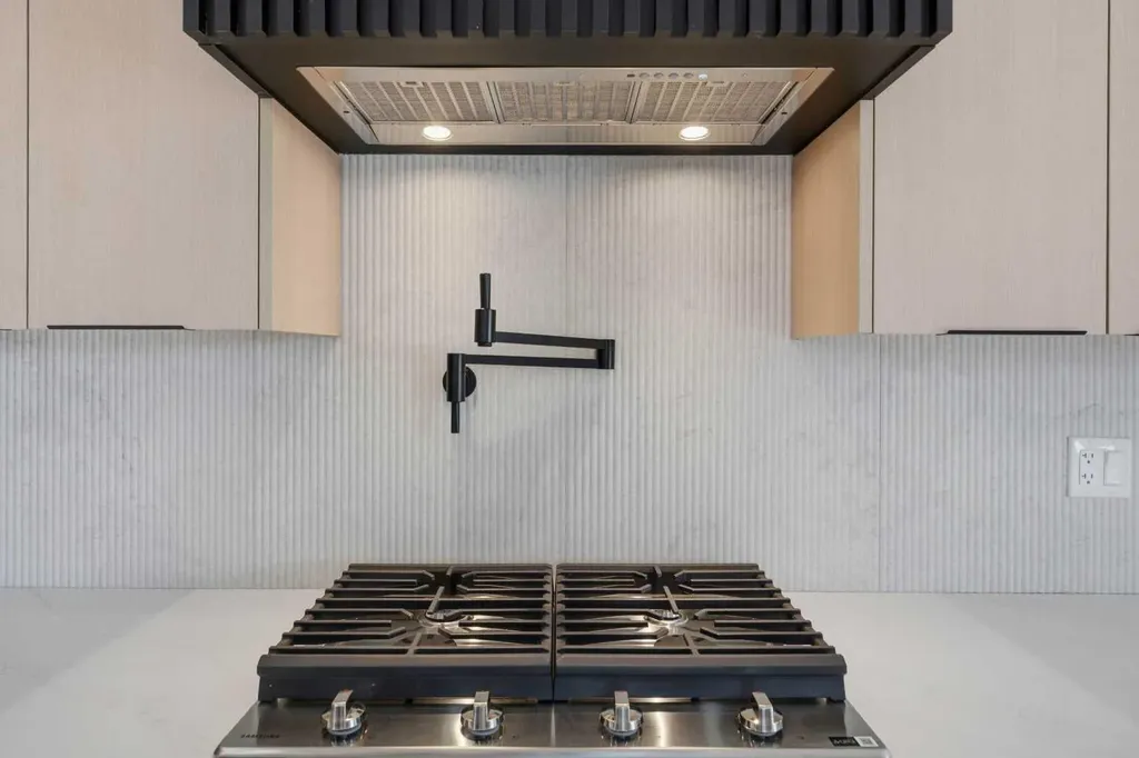 27 Glacier Drive SW Calgary AB T3E 5A2