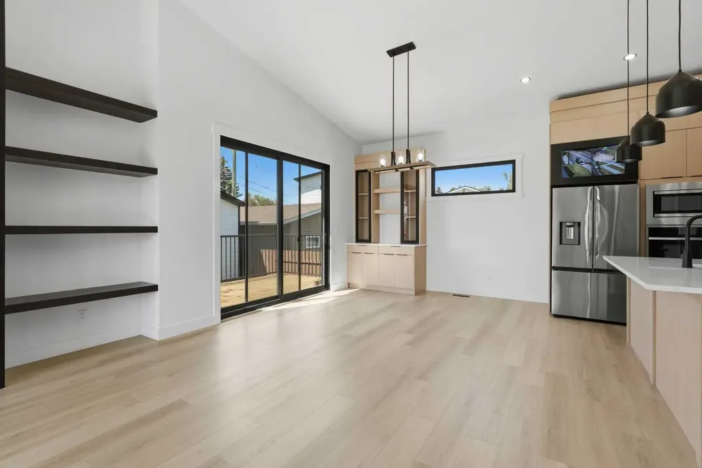 27 Glacier Drive SW Calgary AB T3E 5A2