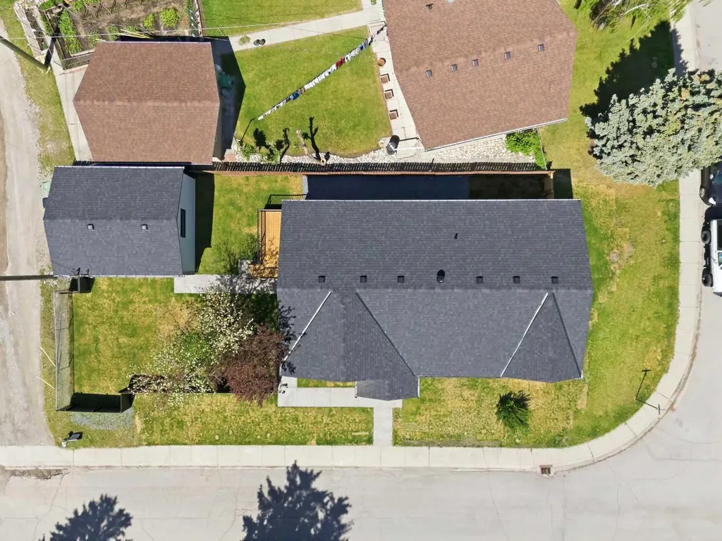 27 Glacier Drive SW Calgary AB T3E 5A2