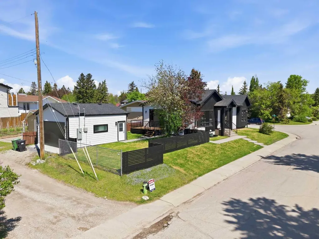 27 Glacier Drive SW Calgary AB T3E 5A2