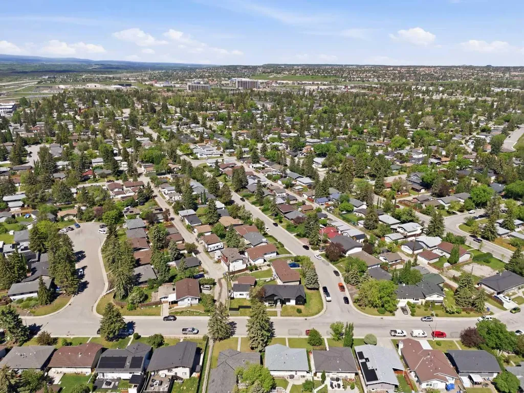 27 Glacier Drive SW Calgary AB T3E 5A2