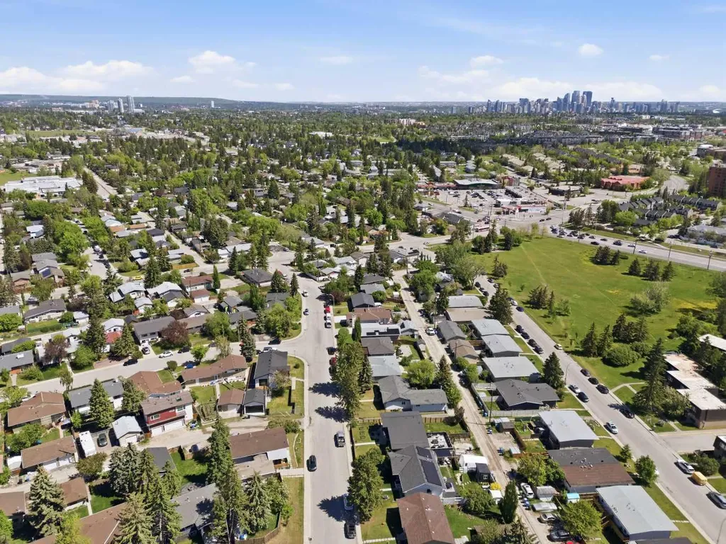 27 Glacier Drive SW Calgary AB T3E 5A2