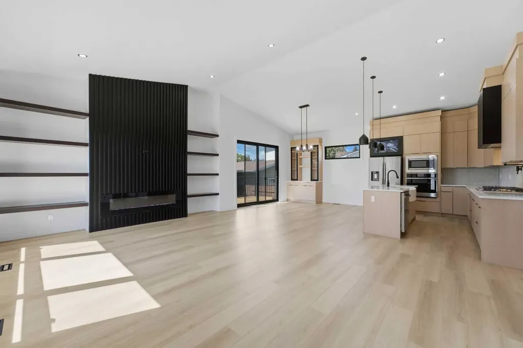 27 Glacier Drive SW Calgary AB T3E 5A2