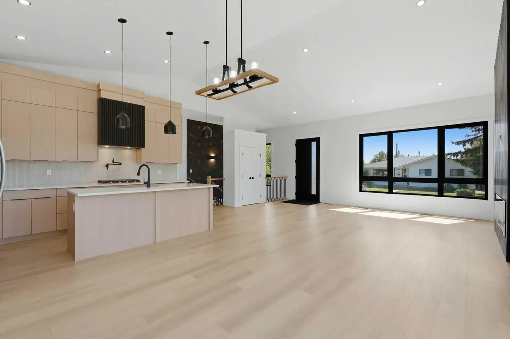 27 Glacier Drive SW Calgary AB T3E 5A2