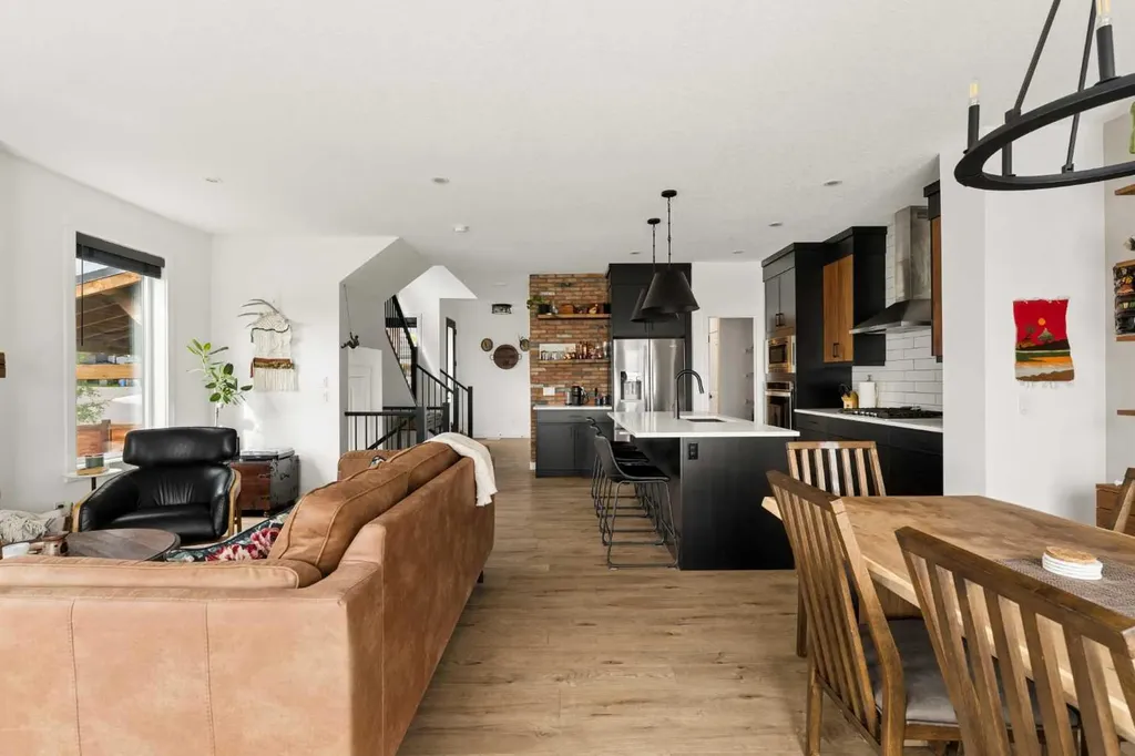 36 Rowley Rise NW Calgary AB T3L 0G8