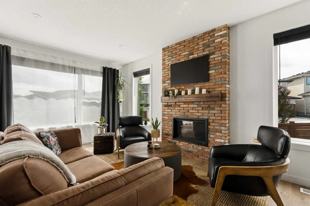 36 Rowley Rise NW Calgary AB T3L 0G8