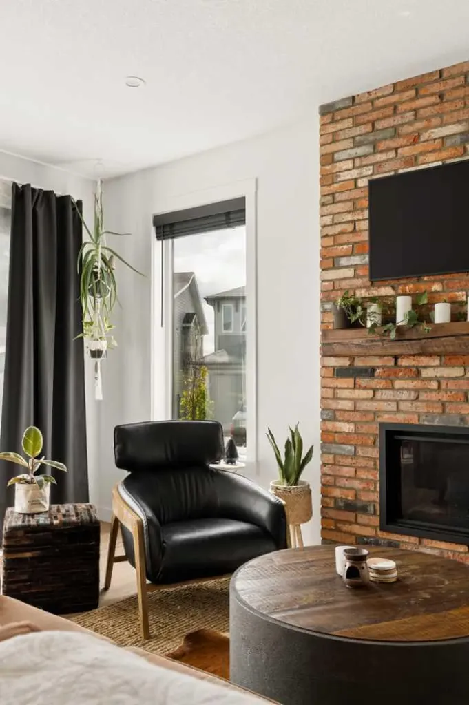 36 Rowley Rise NW Calgary AB T3L 0G8