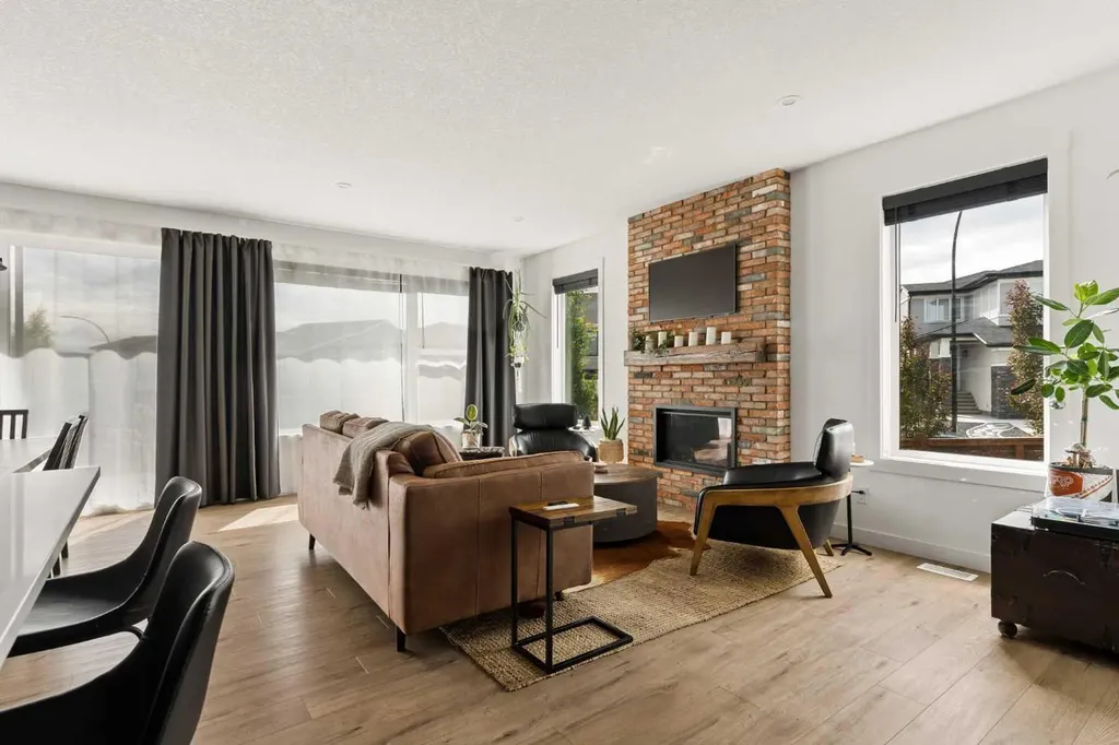 36 Rowley Rise NW Calgary AB T3L 0G8