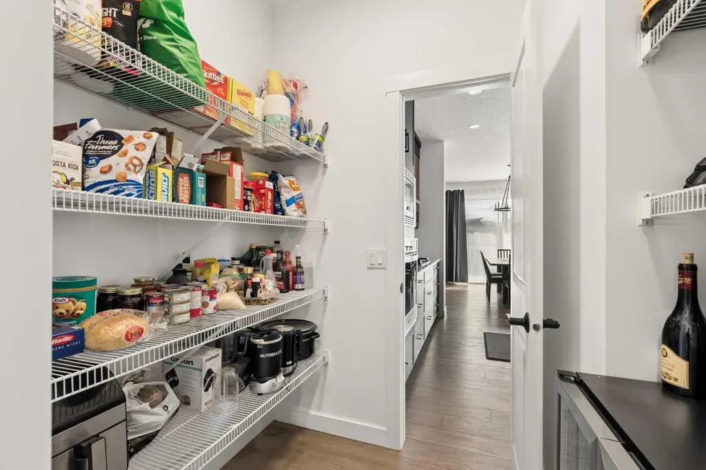 36 Rowley Rise NW Calgary AB T3L 0G8
