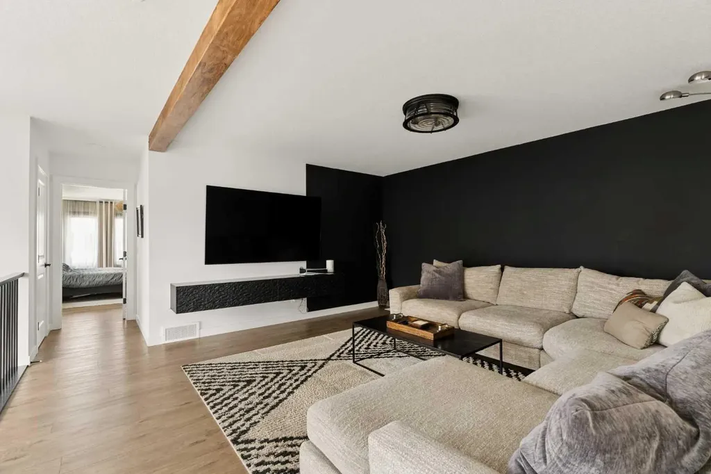 36 Rowley Rise NW Calgary AB T3L 0G8