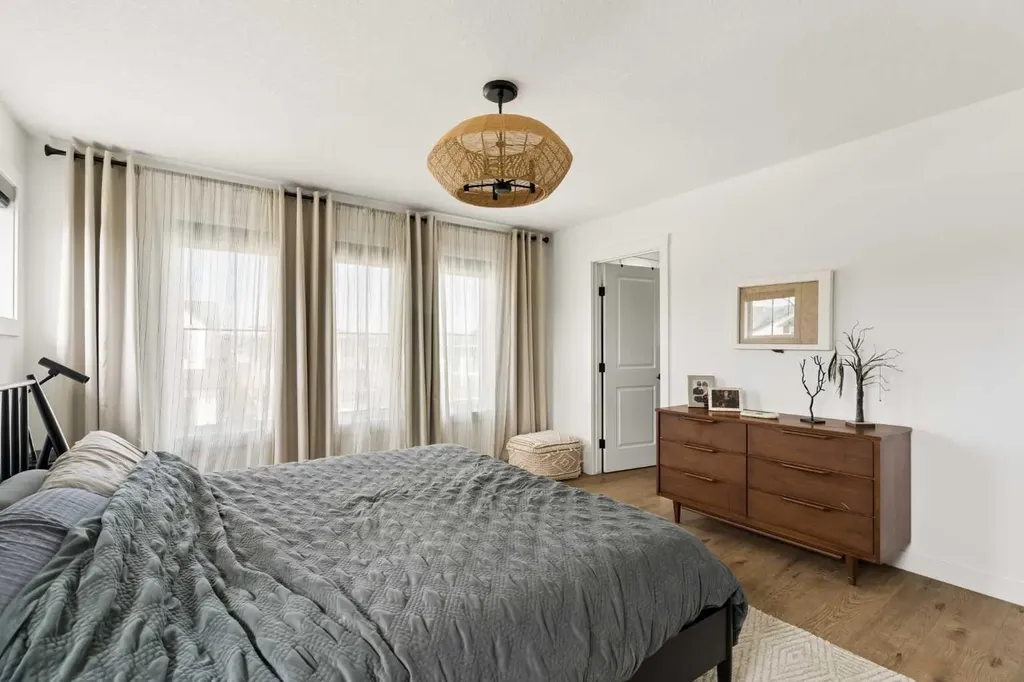 36 Rowley Rise NW Calgary AB T3L 0G8