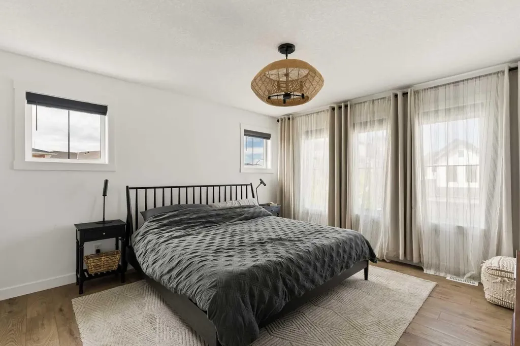 36 Rowley Rise NW Calgary AB T3L 0G8