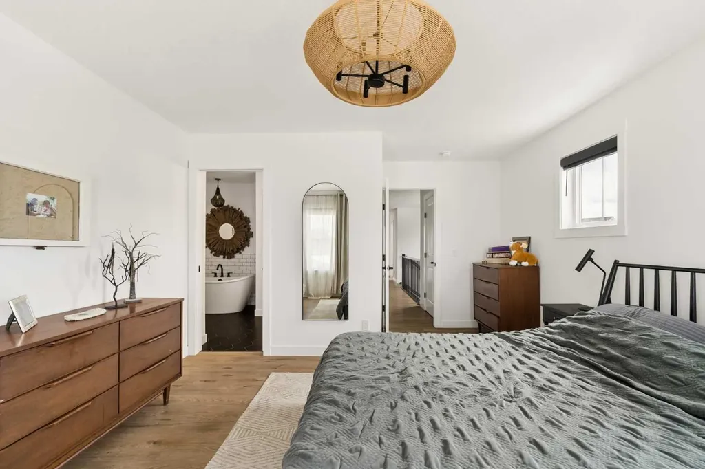 36 Rowley Rise NW Calgary AB T3L 0G8