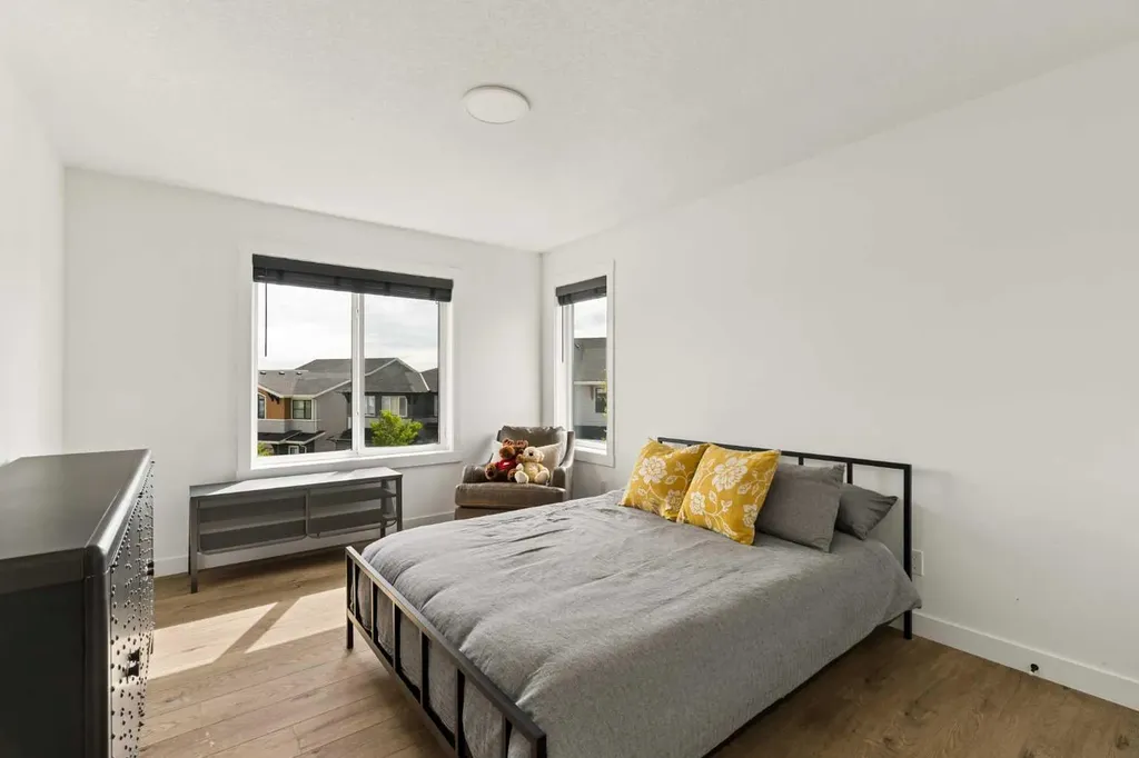 36 Rowley Rise NW Calgary AB T3L 0G8