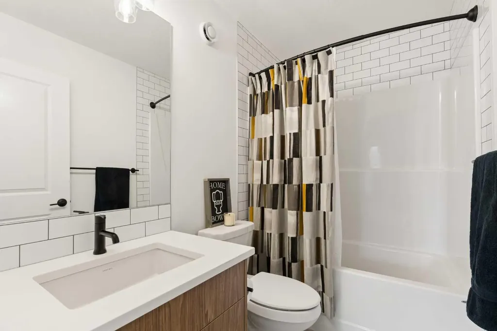 36 Rowley Rise NW Calgary AB T3L 0G8
