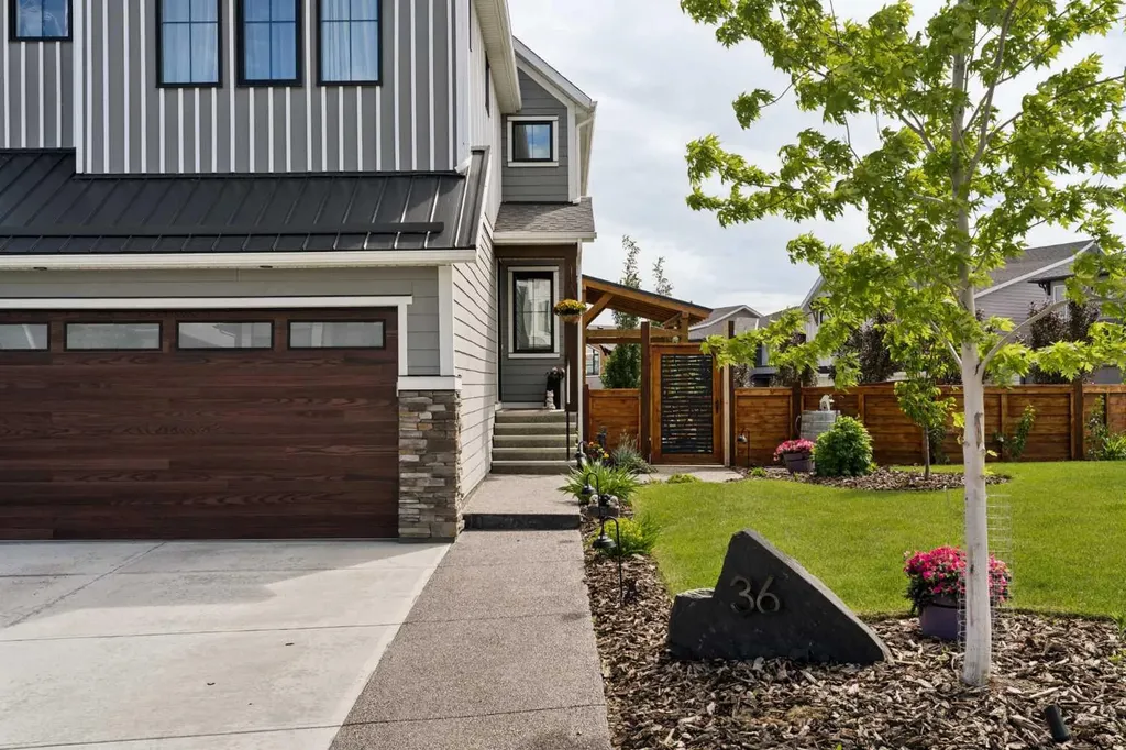 36 Rowley Rise NW Calgary AB T3L 0G8