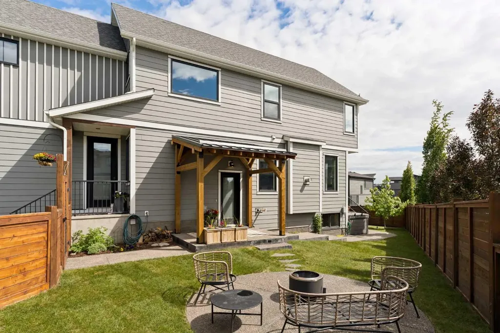 36 Rowley Rise NW Calgary AB T3L 0G8