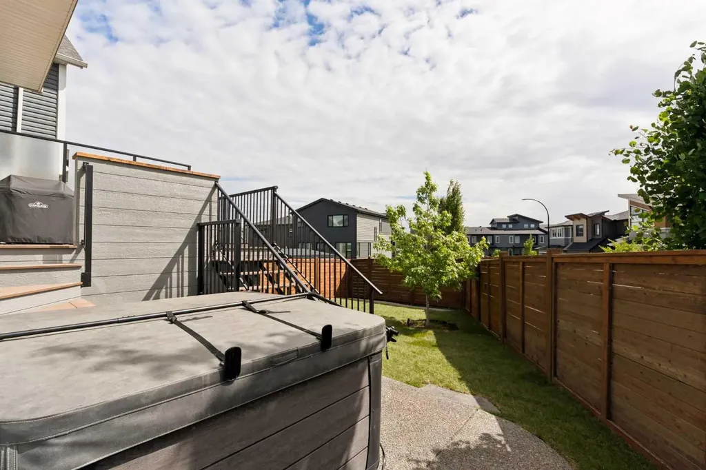36 Rowley Rise NW Calgary AB T3L 0G8