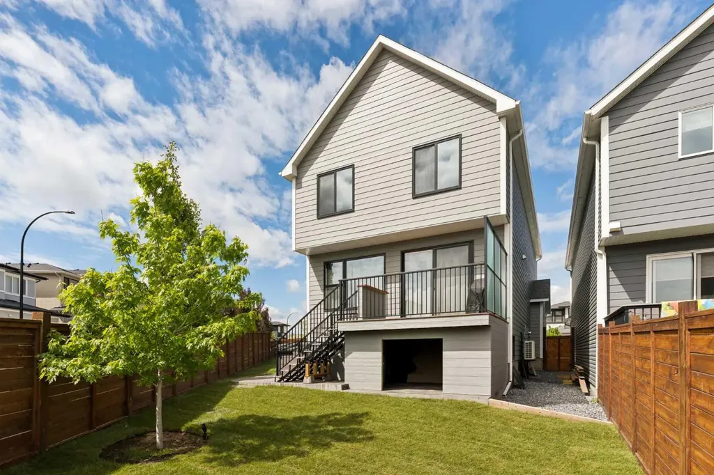 36 Rowley Rise NW Calgary AB T3L 0G8